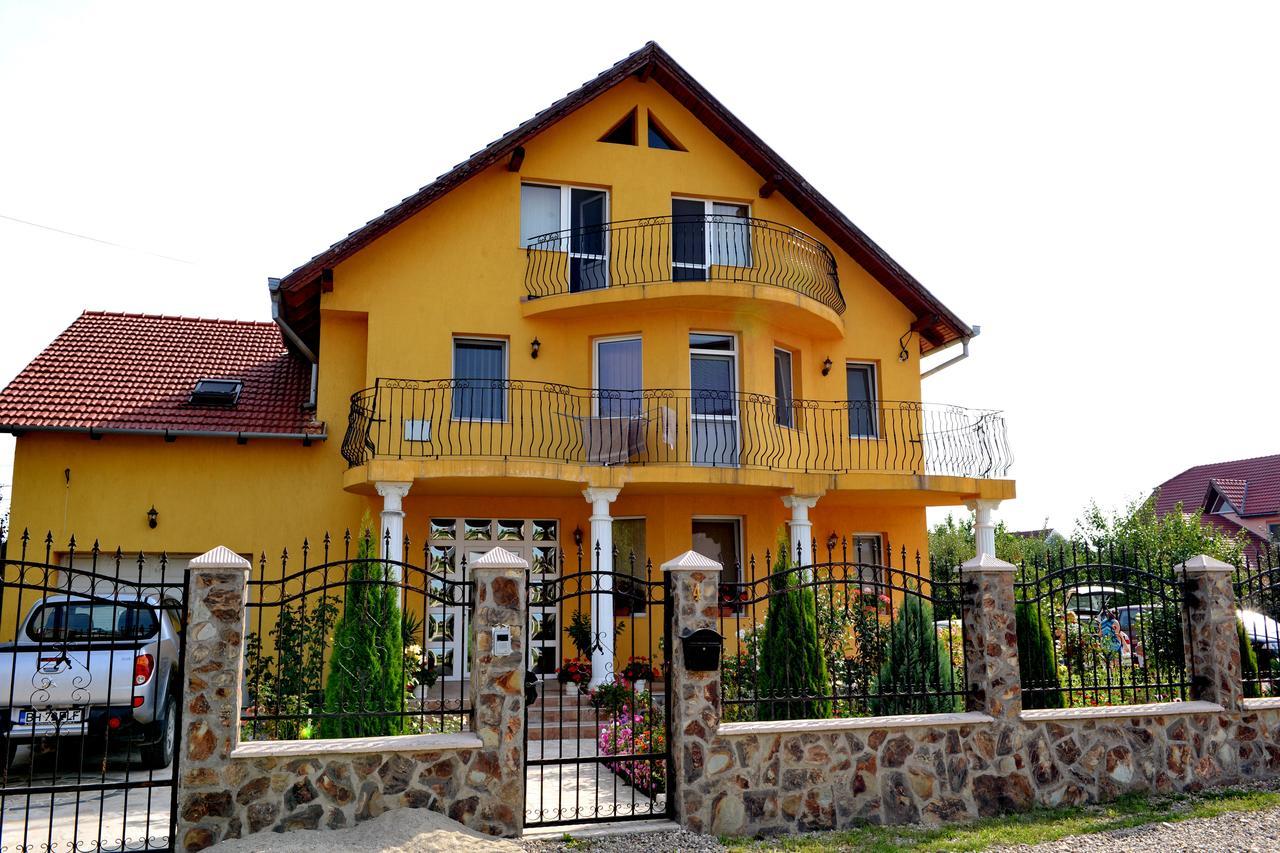 Casa Flora Sânmartin Exterior foto